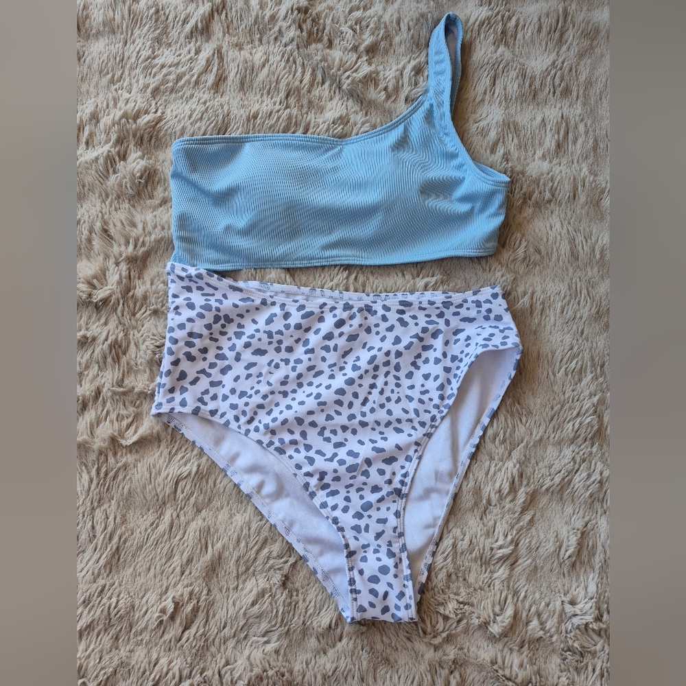 One-Shoulder Blue Bikini Top and Leopard Print Bottoms